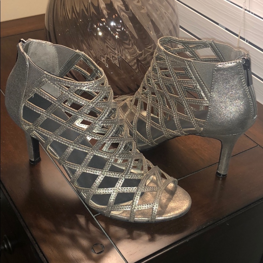 9.5 MED TRUFFLE ANA CAROLINE HEELS